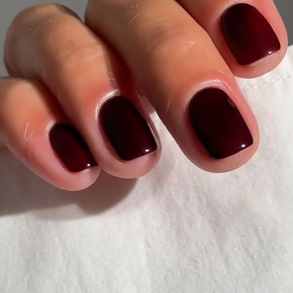 Set of two Chanel nail Phenix and Rouge Noir longwear nail polish